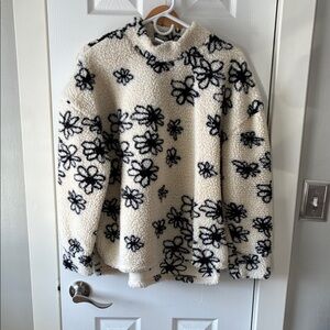 Warm Fleece Floral Patterned Cream and Black Women's Pull Over